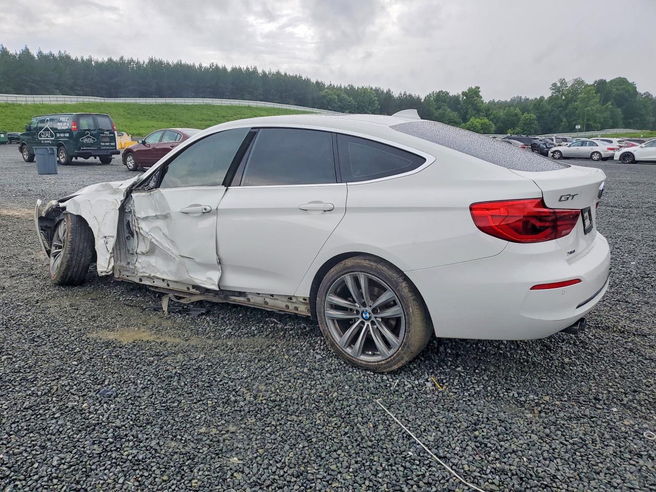 2018 BMW 330 XIGT — снимка 2