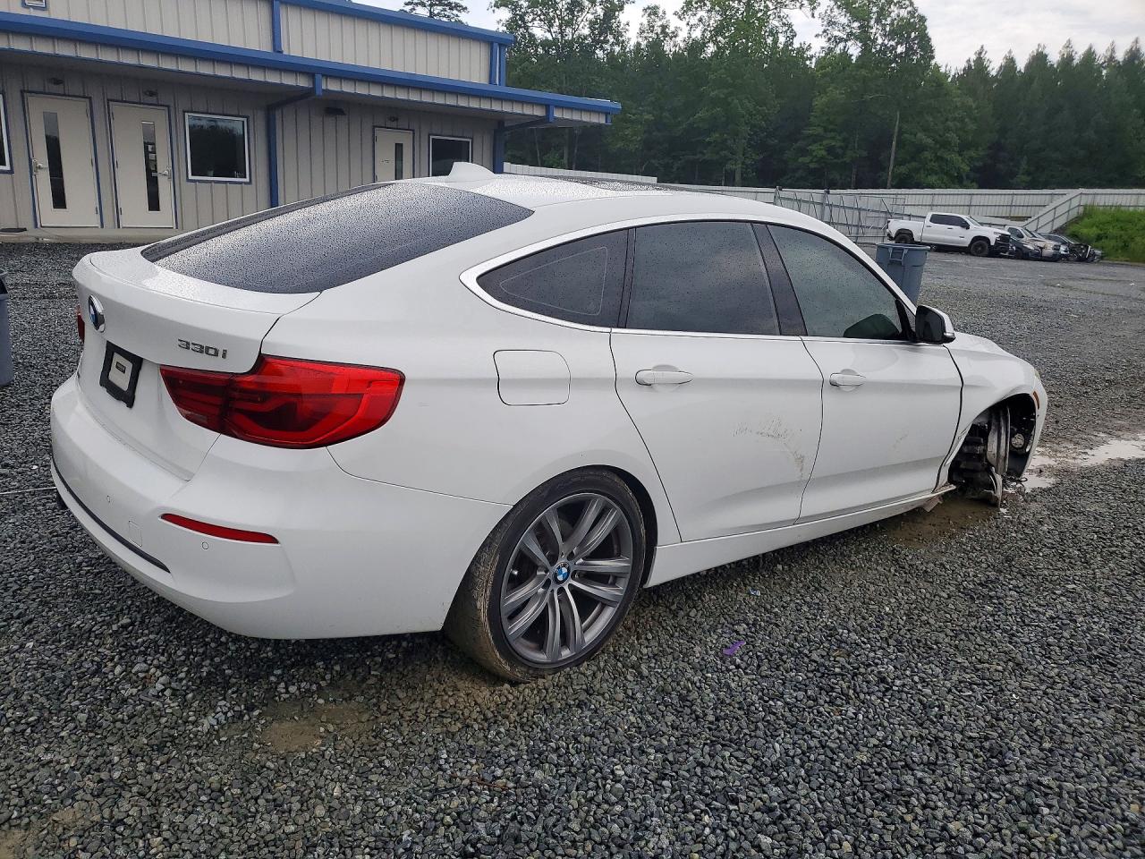 2018 BMW 330 XIGT — снимка 3