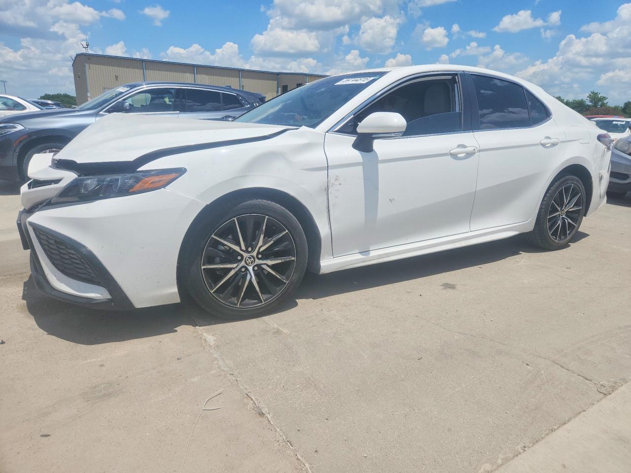 2022 TOYOTA CAMRY SE