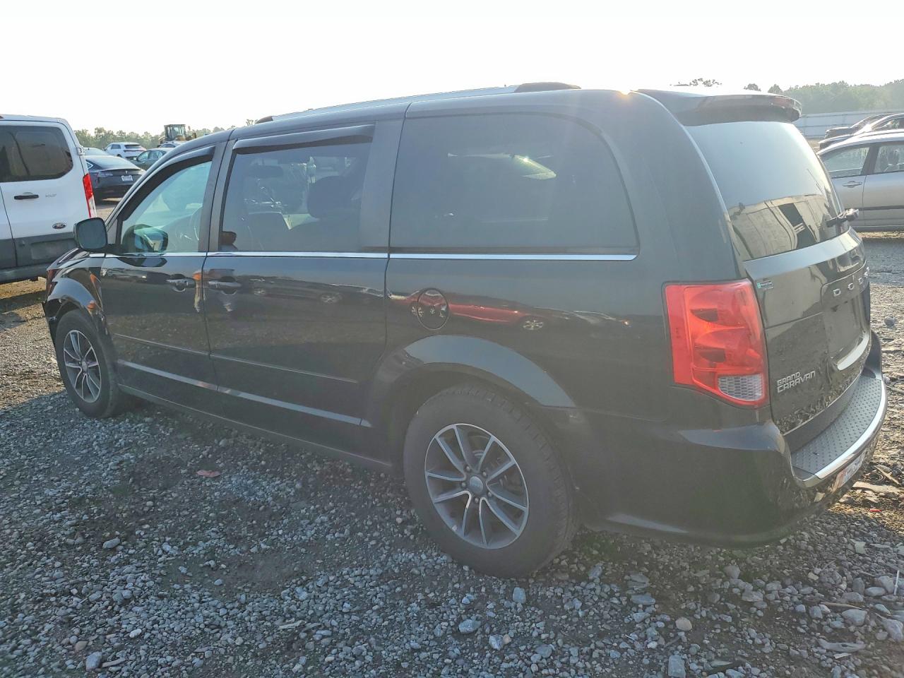 2017 DODGE GRAND CARAVAN SXT — снимка 2