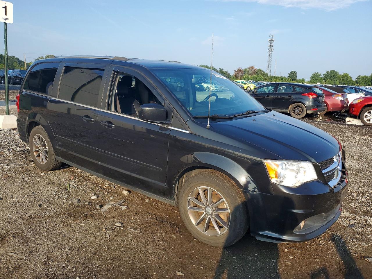 2017 DODGE GRAND CARAVAN SXT — снимка 4