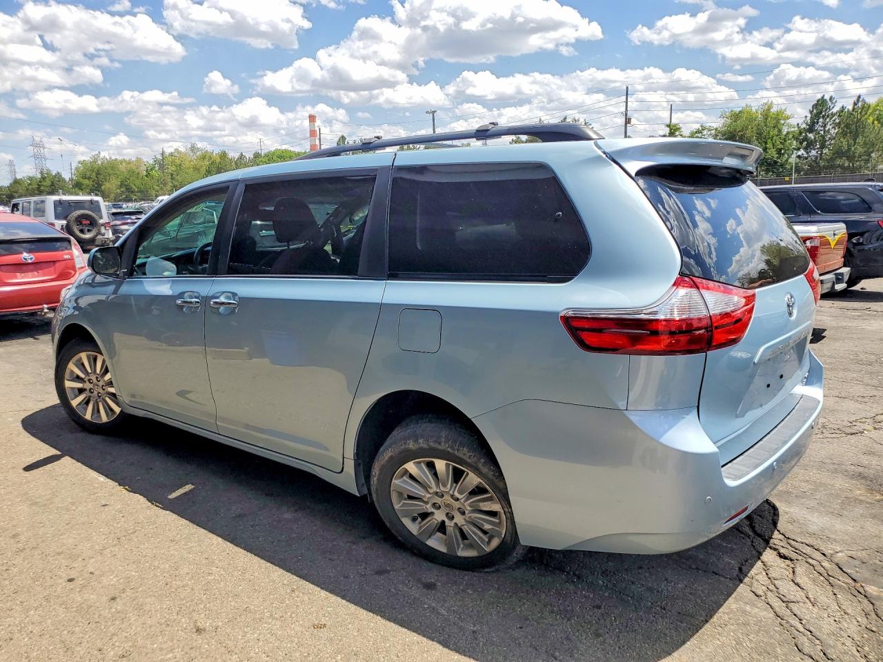 2015 TOYOTA SIENNA XLE 7-PASSENGER — снимка 2