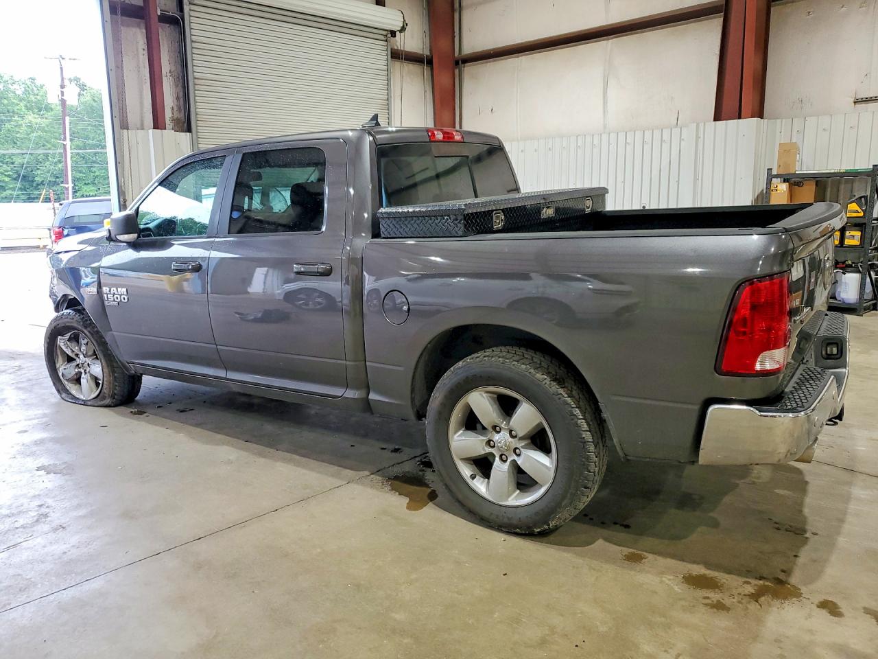 2019 RAM 1500 CLASSIC SLT — снимка 2
