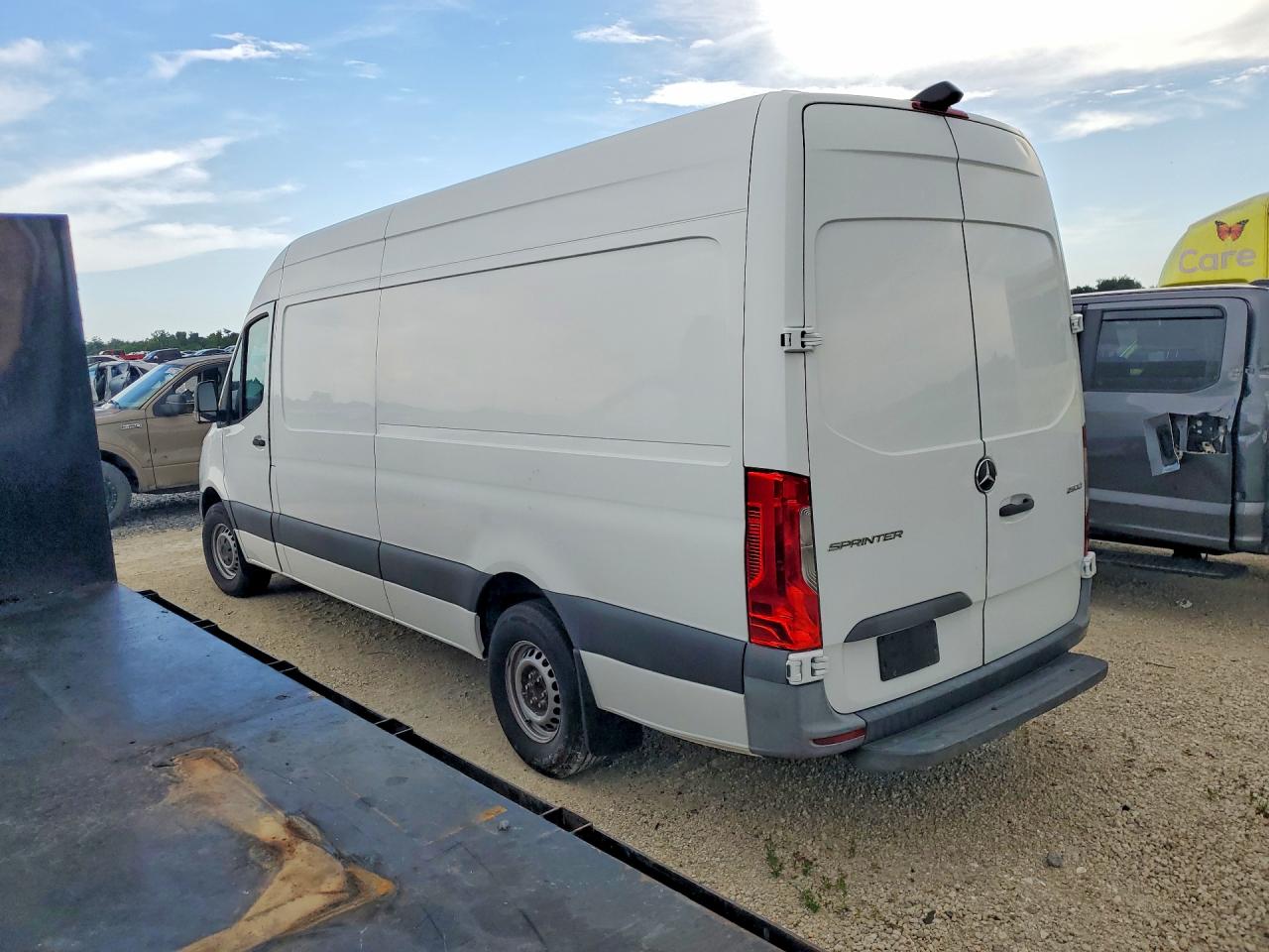2021 MERCEDES-BENZ SPRINTER 2500 — снимка 2