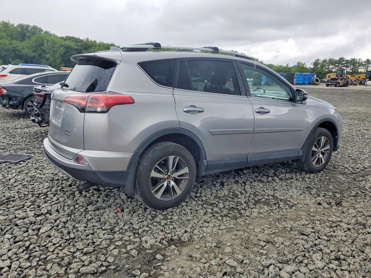 2017 TOYOTA RAV4 XLE — снимка 3