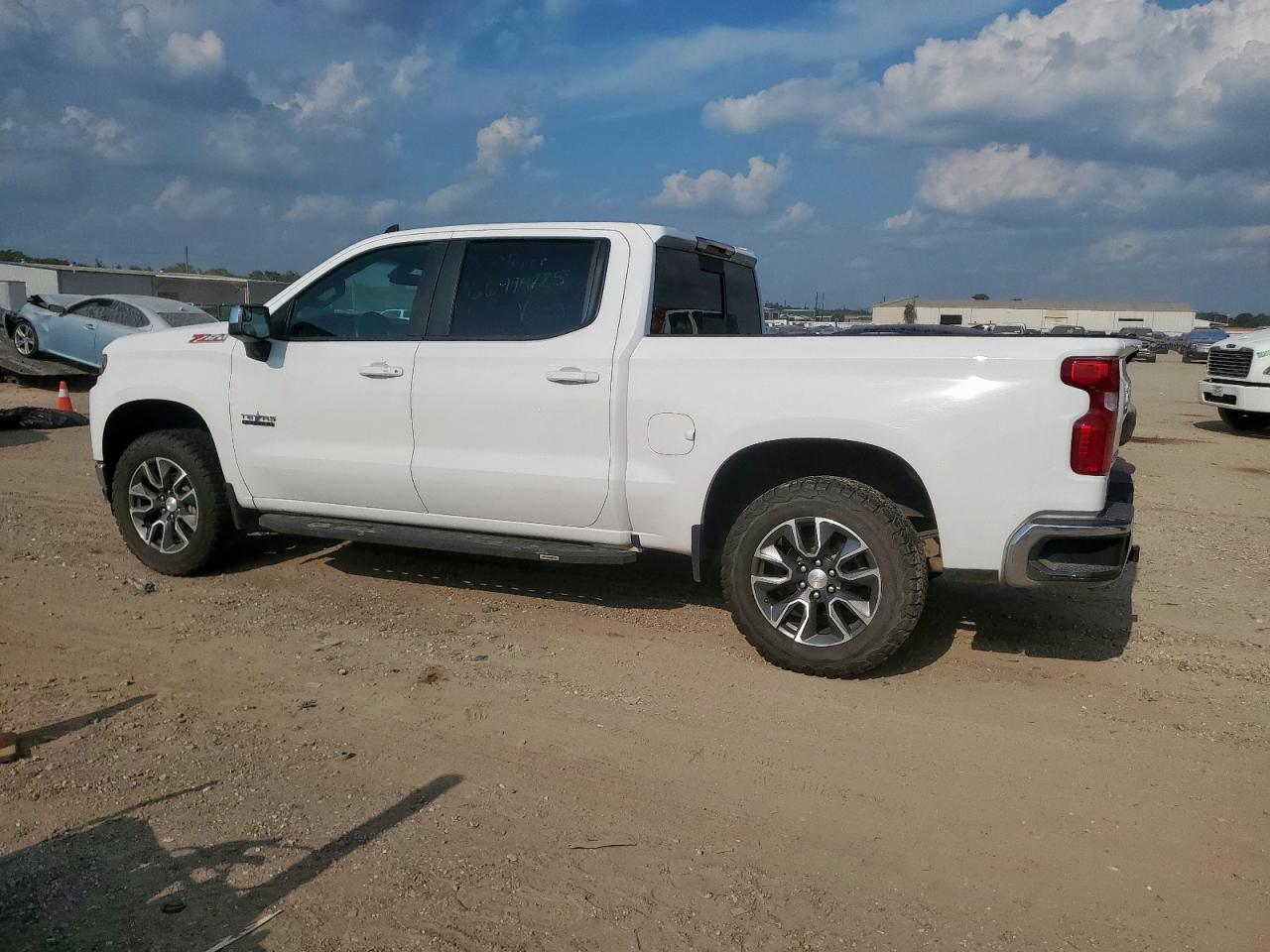 2021 CHEVROLET SILVERADO K1500 LT — снимка 2