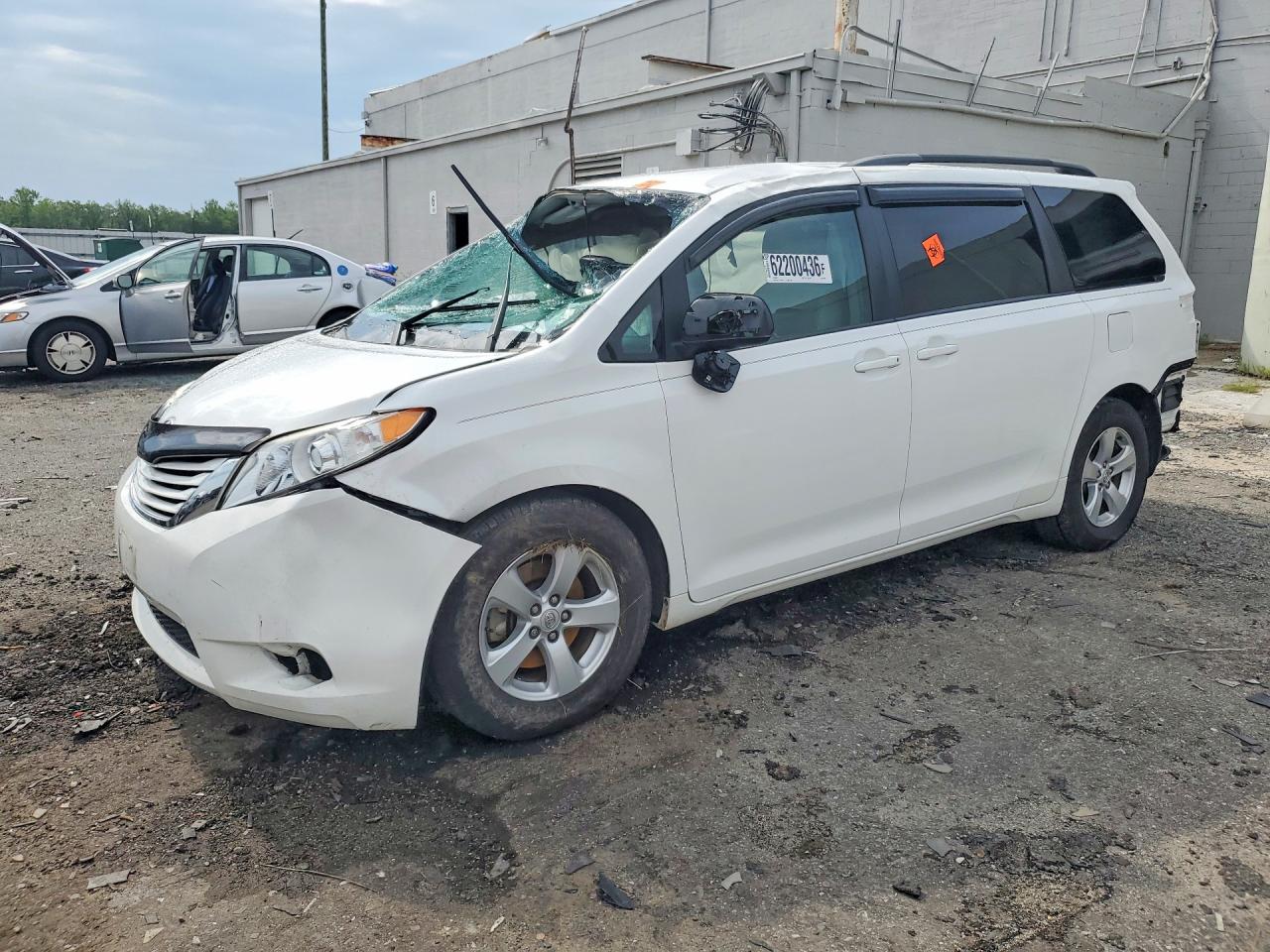 2015 TOYOTA SIENNA LE