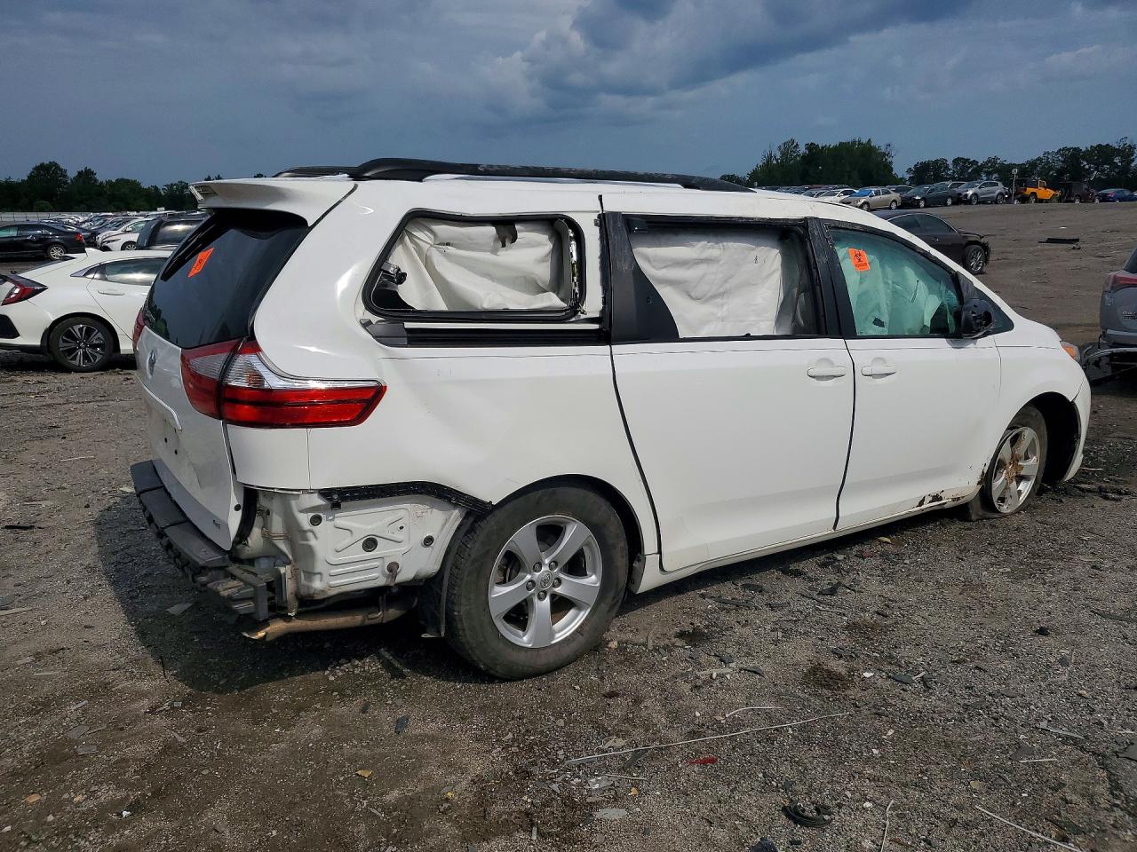 2015 TOYOTA SIENNA LE — снимка 3