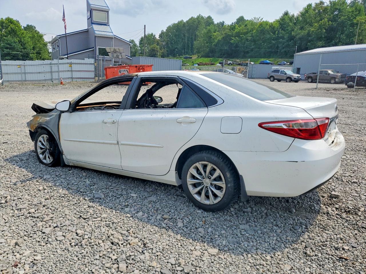 2017 TOYOTA CAMRY LE — снимка 2