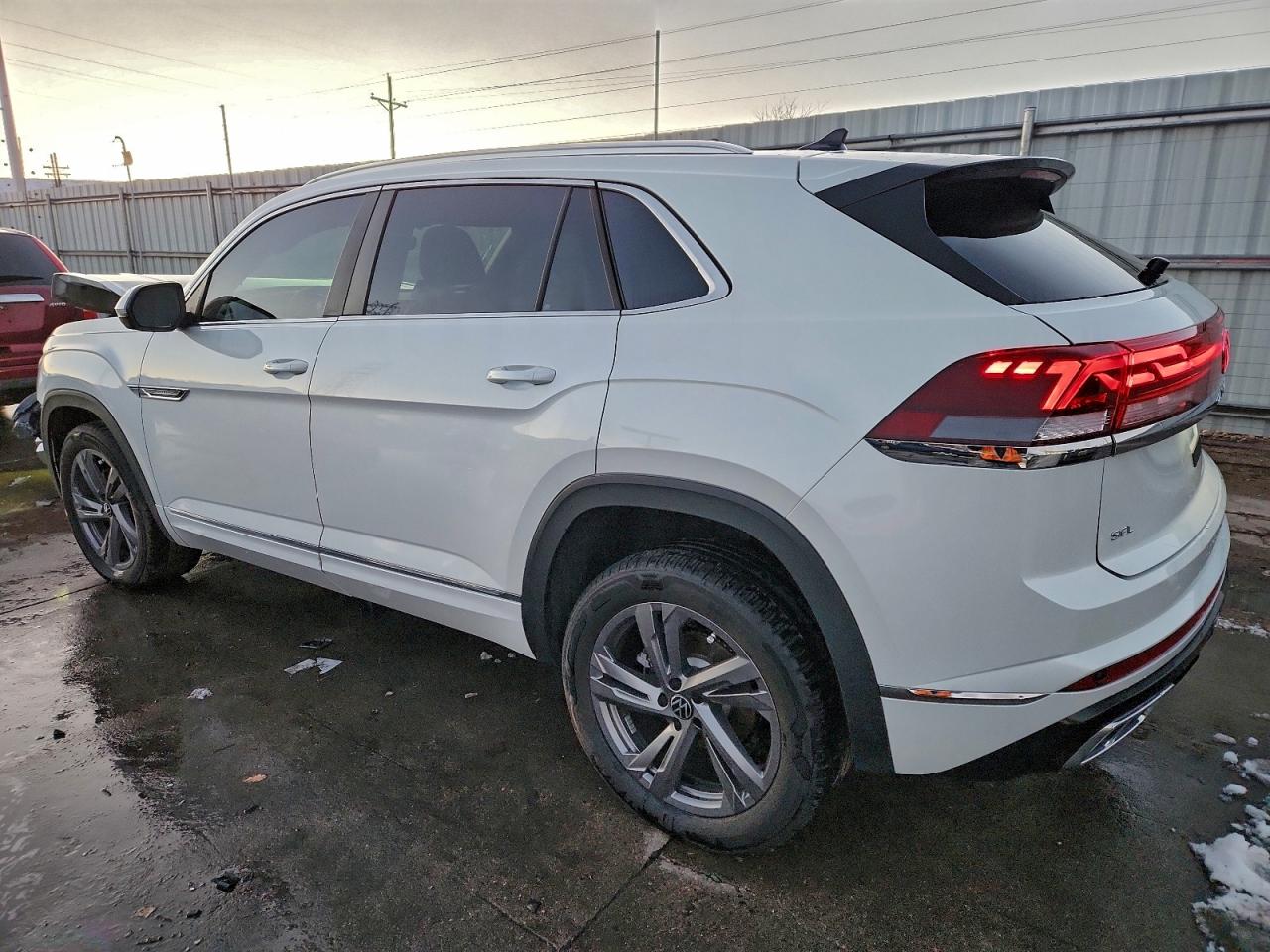 2024 VOLKSWAGEN ATLAS CROSS SPORT SEL R-LINE — снимка 2