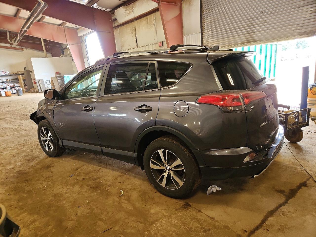 2017 TOYOTA RAV4 XLE — снимка 2