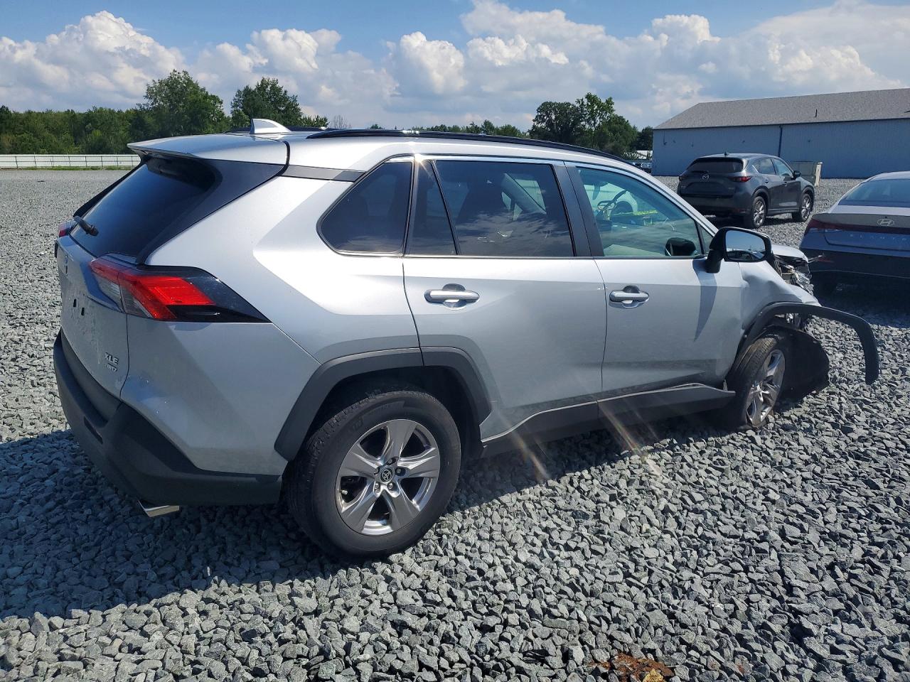 2022 TOYOTA RAV4 XLE — снимка 4
