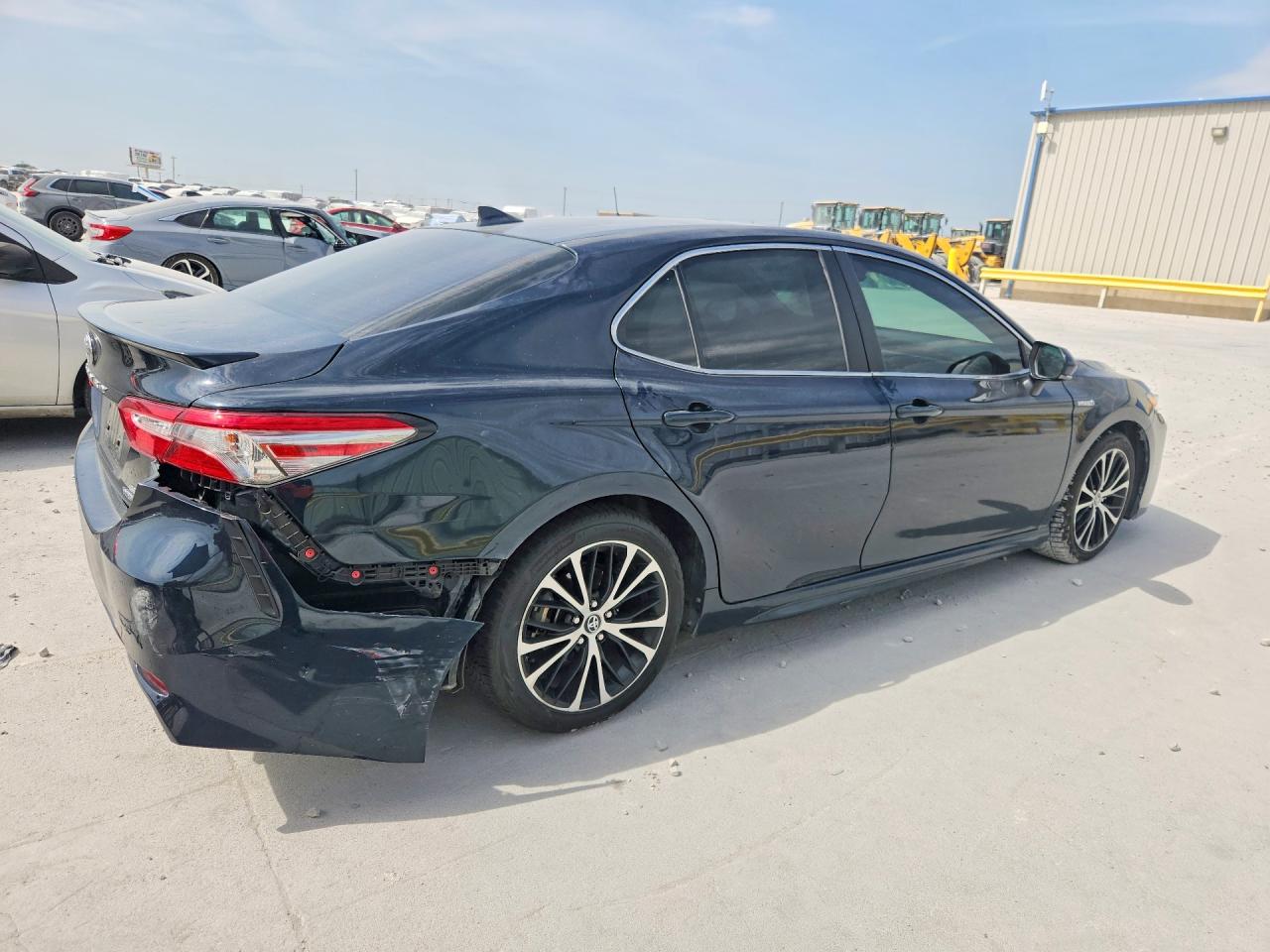2019 TOYOTA CAMRY HYBRID SE — снимка 3