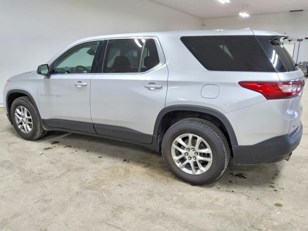 2021 CHEVROLET TRAVERSE LS — снимка 2