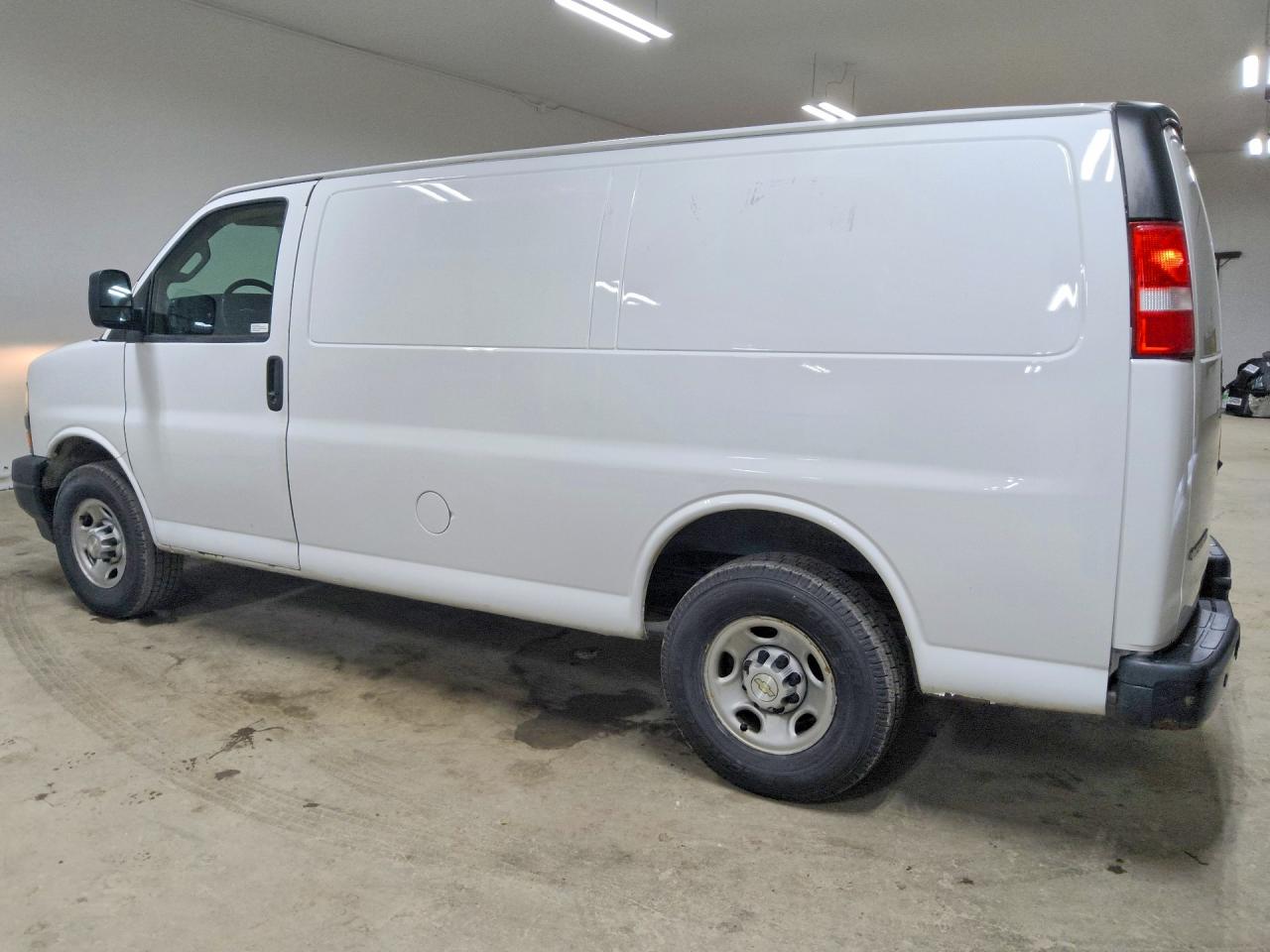 2021 CHEVROLET EXPRESS G2500 — снимка 2