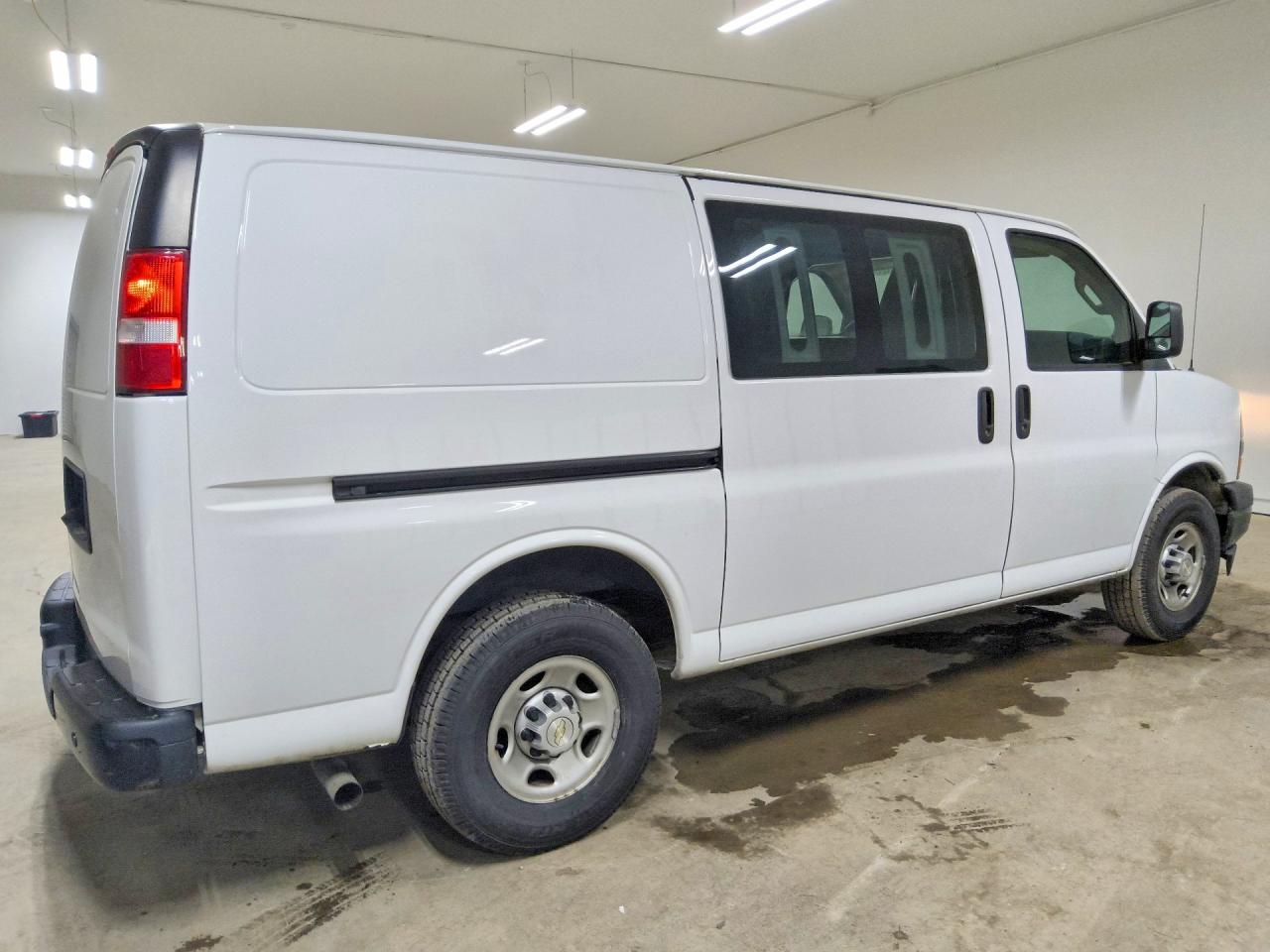 2021 CHEVROLET EXPRESS G2500 — снимка 3