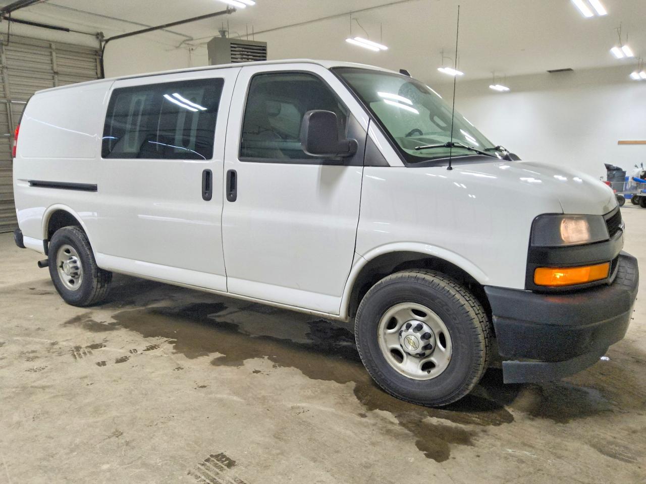 2021 CHEVROLET EXPRESS G2500 — снимка 4