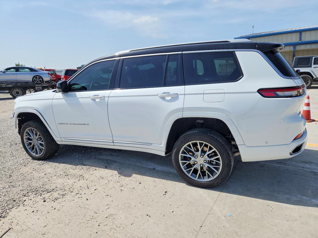 2023 JEEP GRAND CHEROKEE L SUMMIT — снимка 2