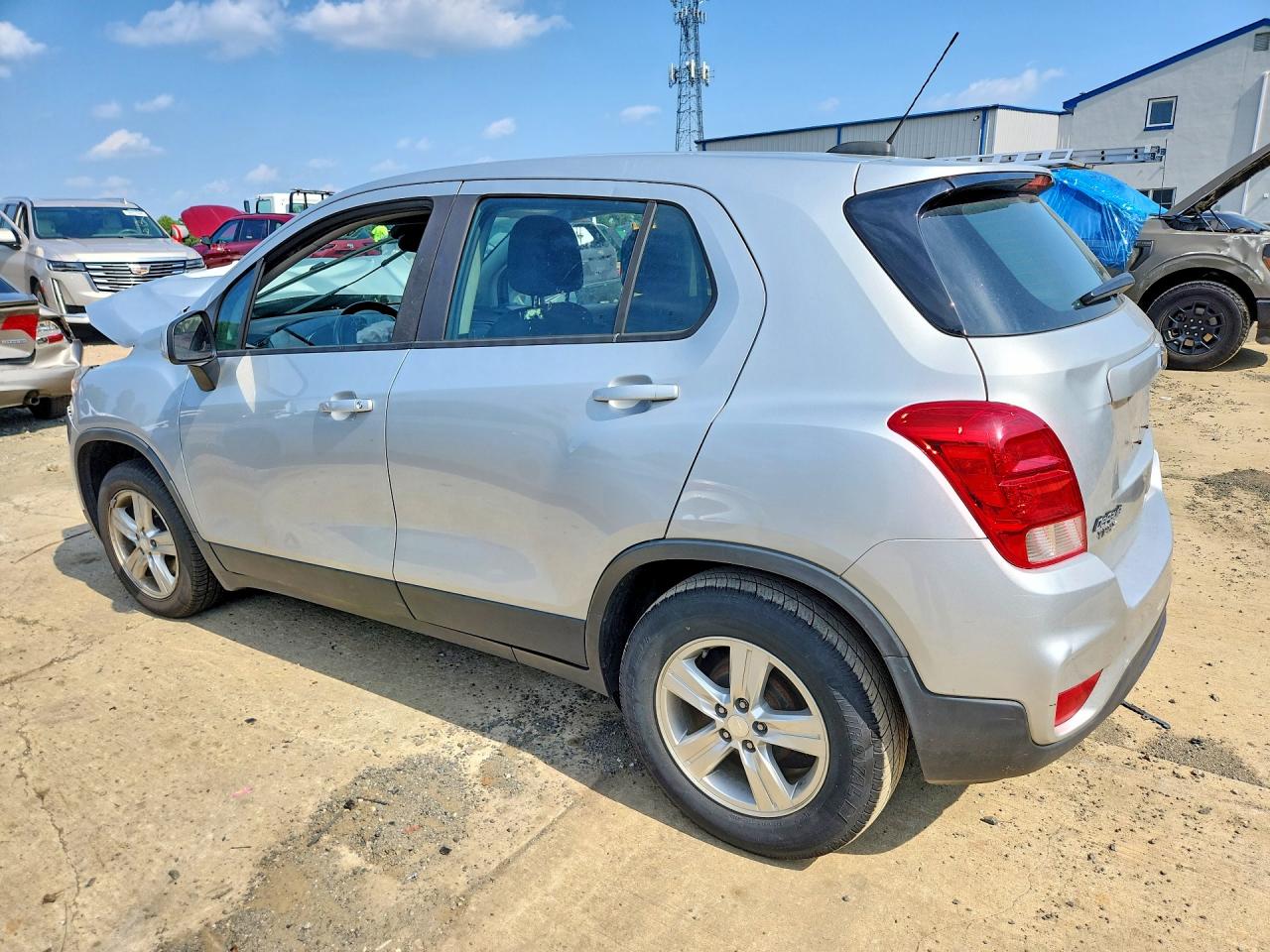 2020 CHEVROLET TRAX LS — снимка 2