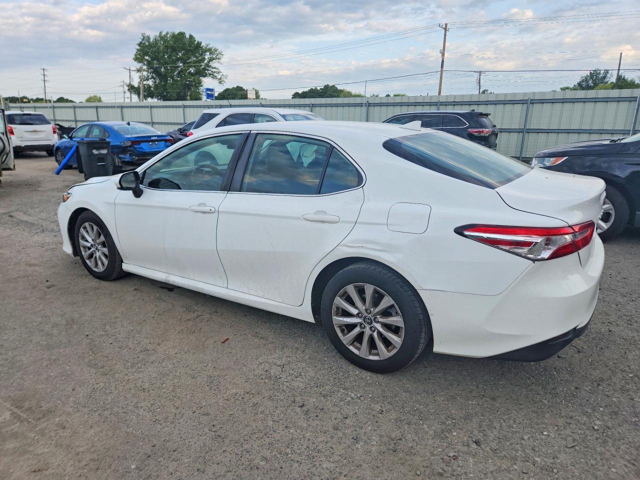 2020 TOYOTA CAMRY LE — снимка 2