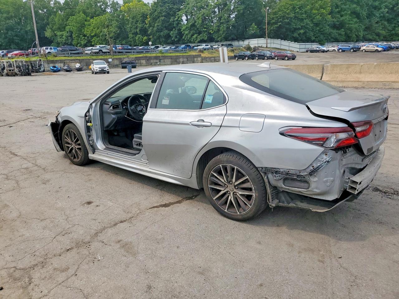 2021 TOYOTA CAMRY SE — снимка 2