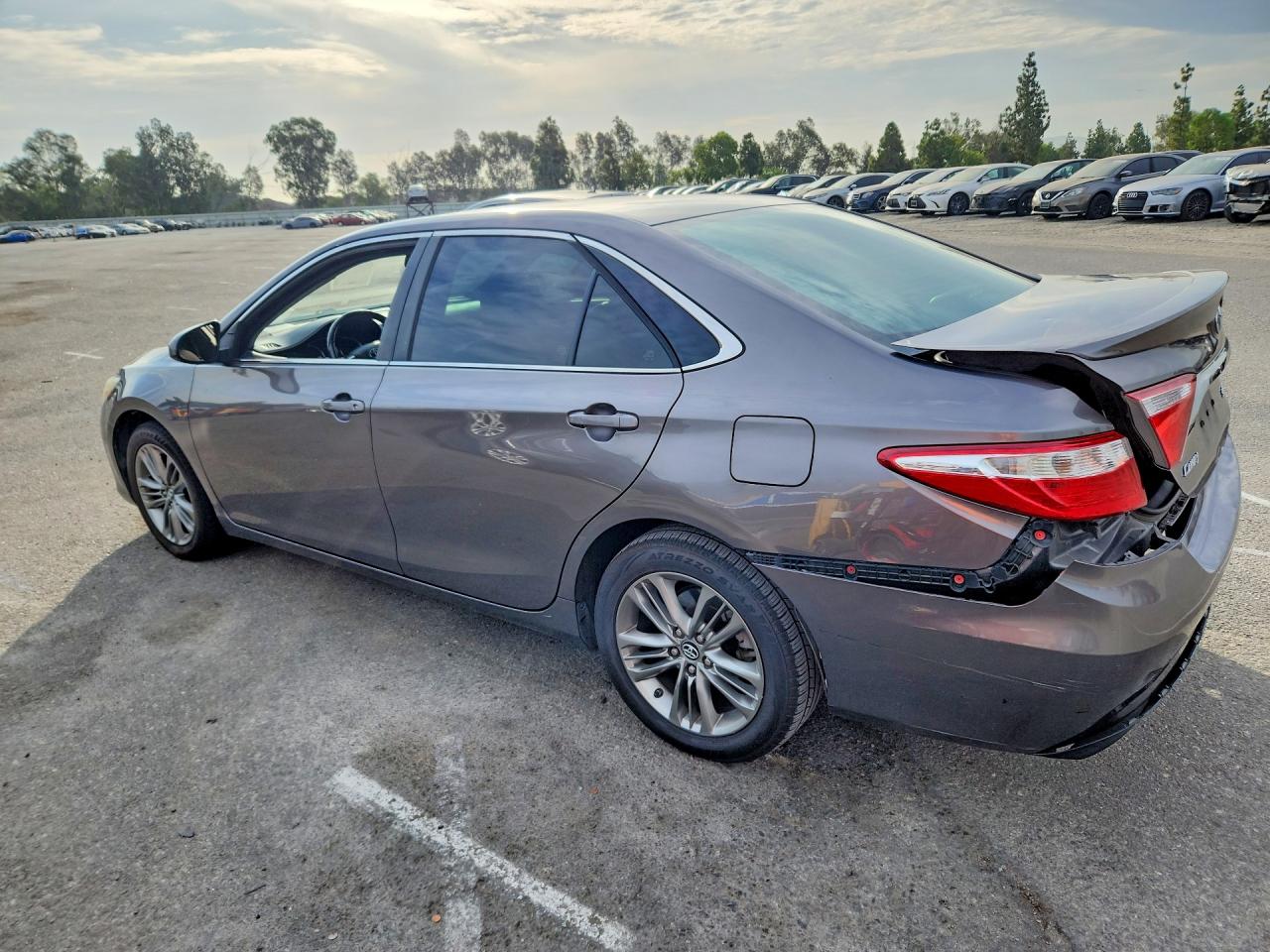 2017 TOYOTA CAMRY SE — снимка 2