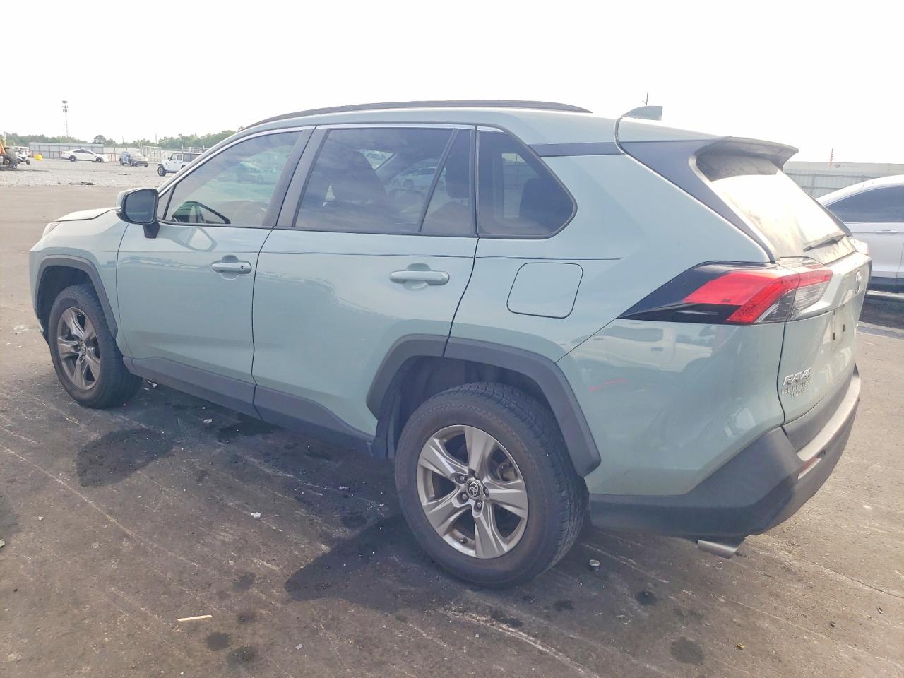 2022 TOYOTA RAV4 XLE — снимка 2