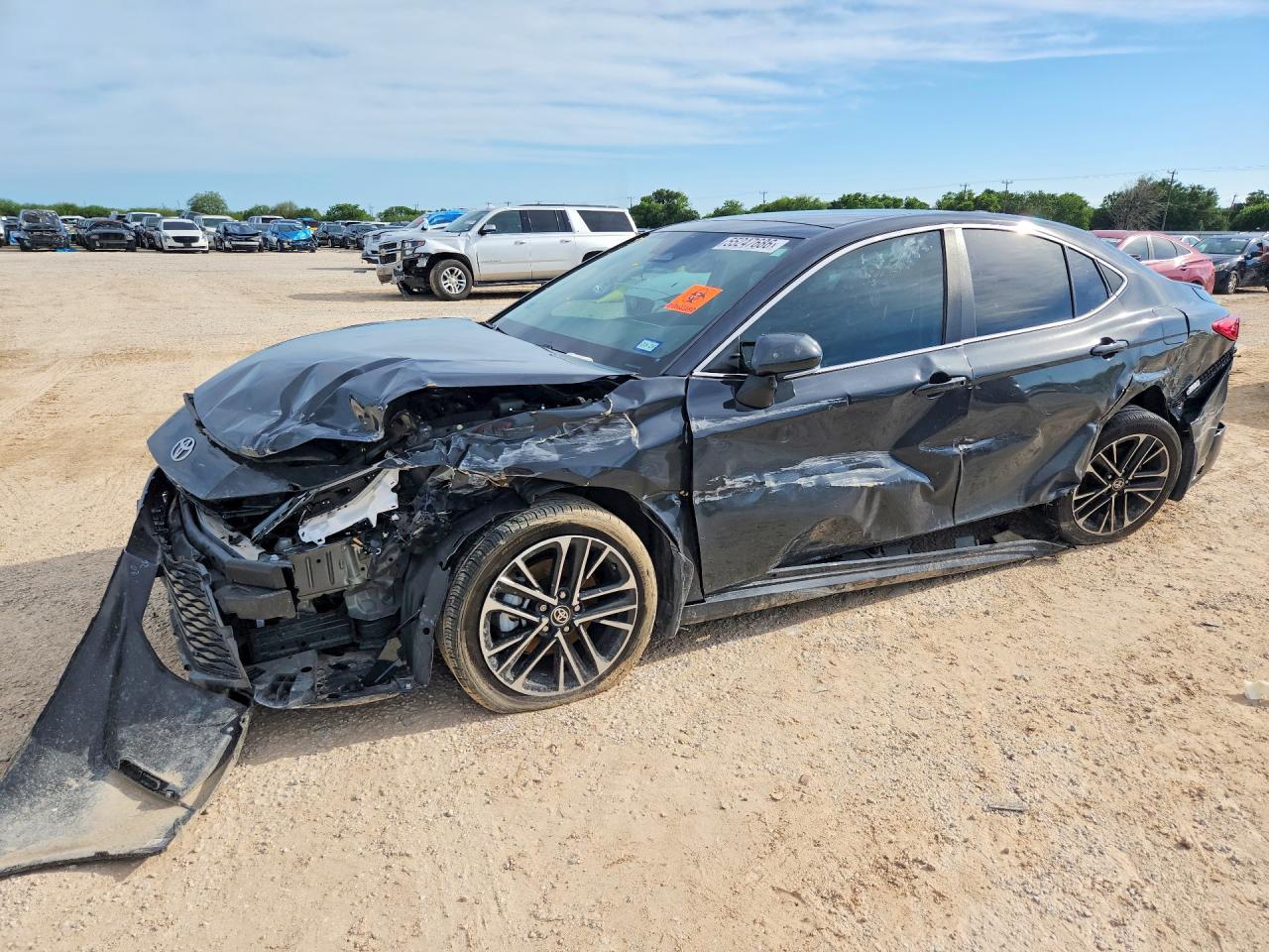 2025 TOYOTA CAMRY XLE