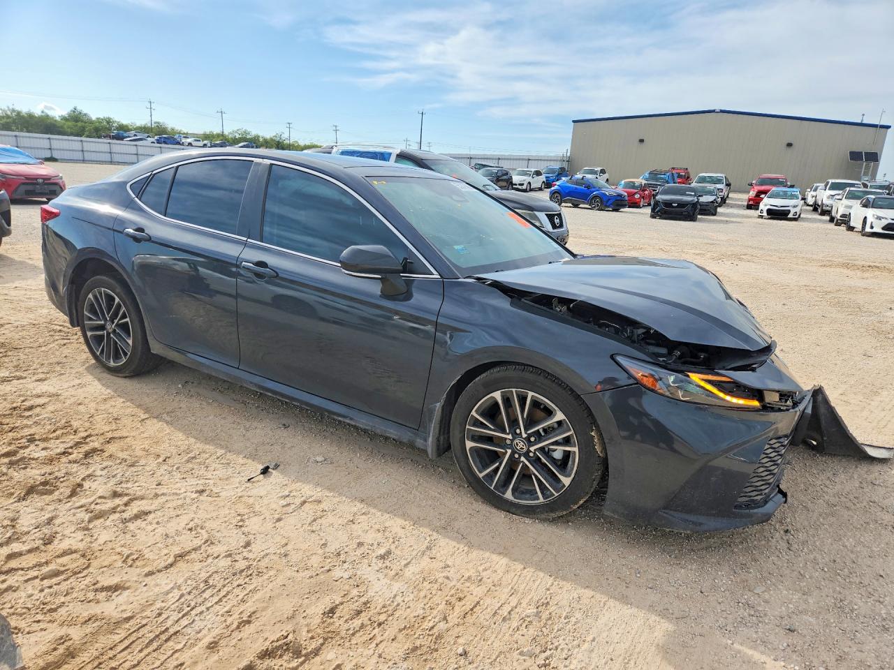 2025 TOYOTA CAMRY XLE — снимка 4
