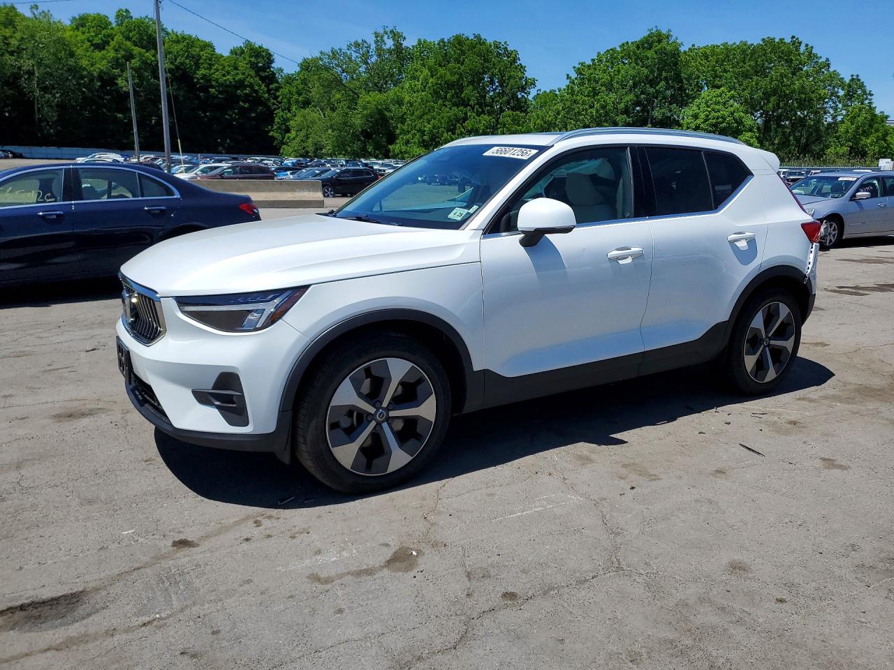 2023 VOLVO XC40 PLUS