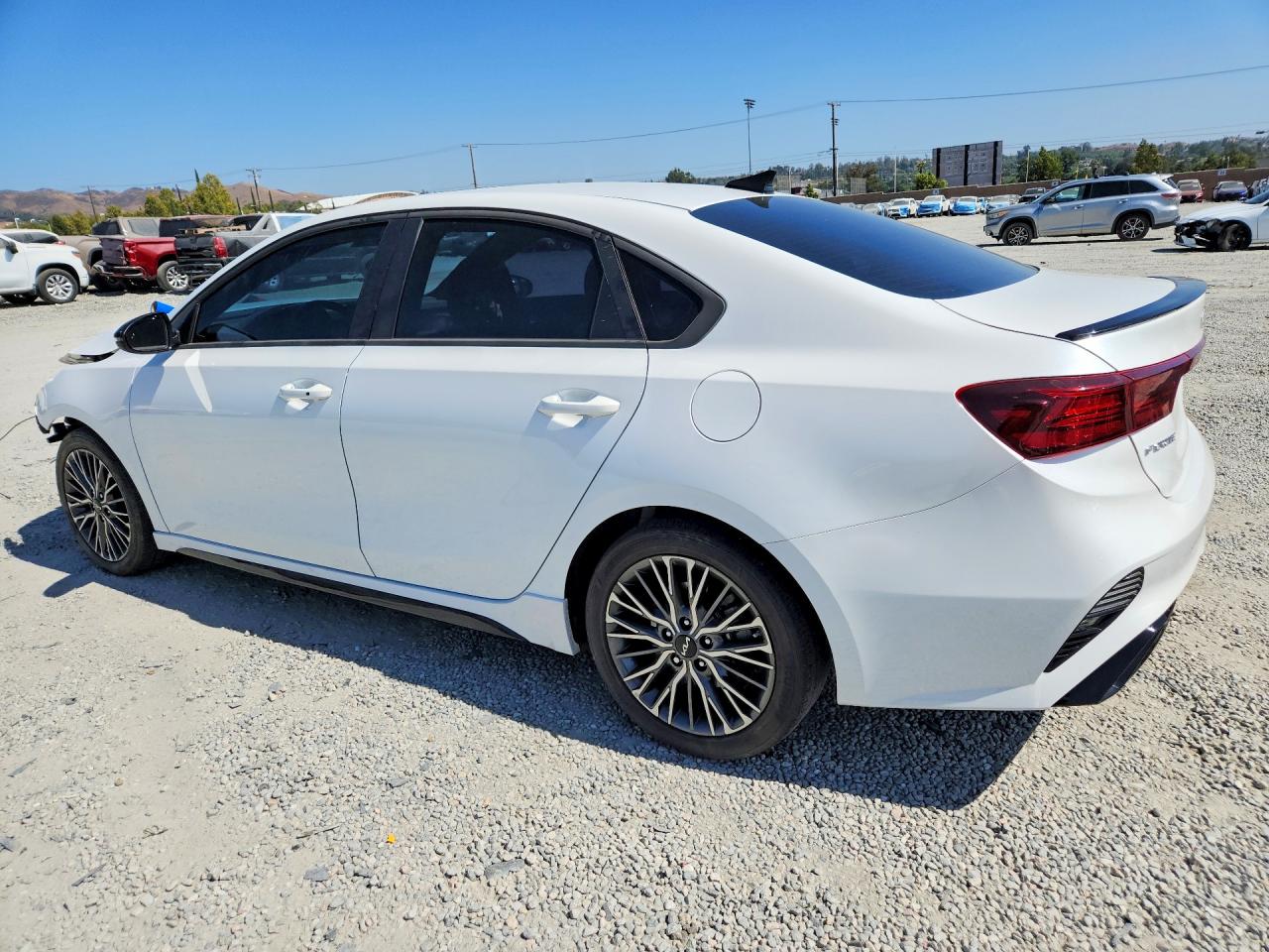 2023 KIA FORTE GT LINE — снимка 2