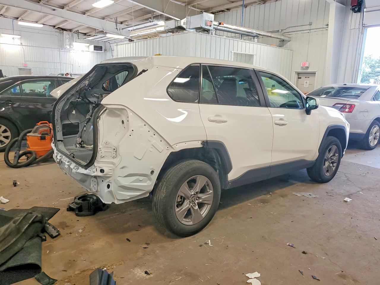 2024 TOYOTA RAV4 XLE — снимка 3