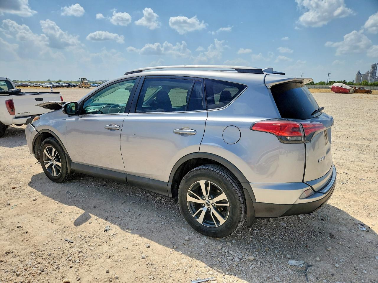 2017 TOYOTA RAV4 XLE — снимка 2