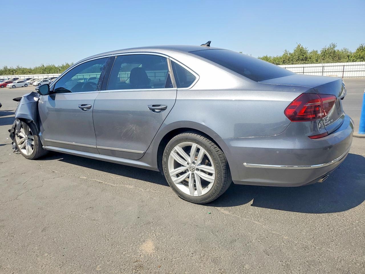2018 VOLKSWAGEN PASSAT SEL PREMIUM — снимка 2