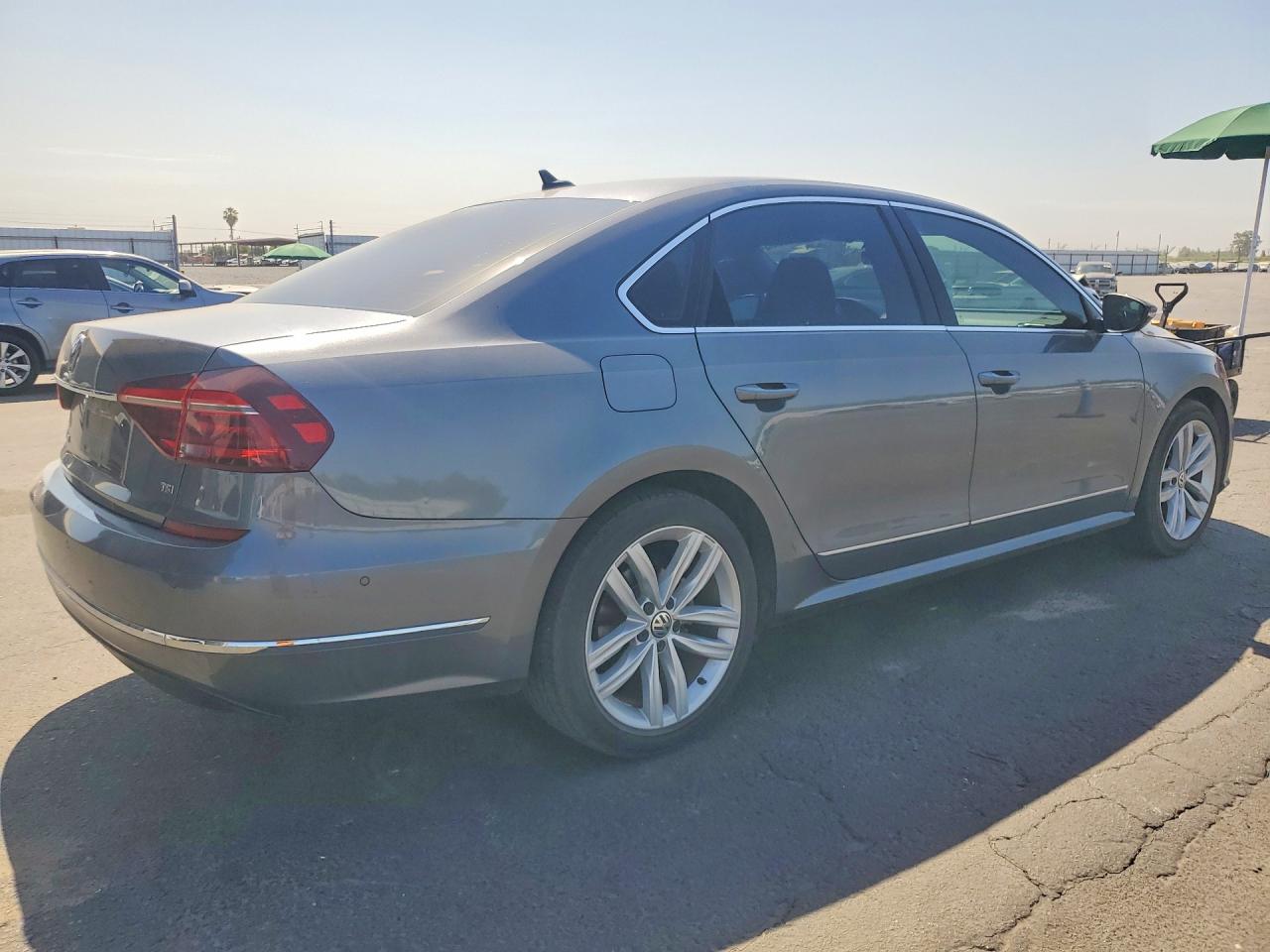 2018 VOLKSWAGEN PASSAT SEL PREMIUM — снимка 3