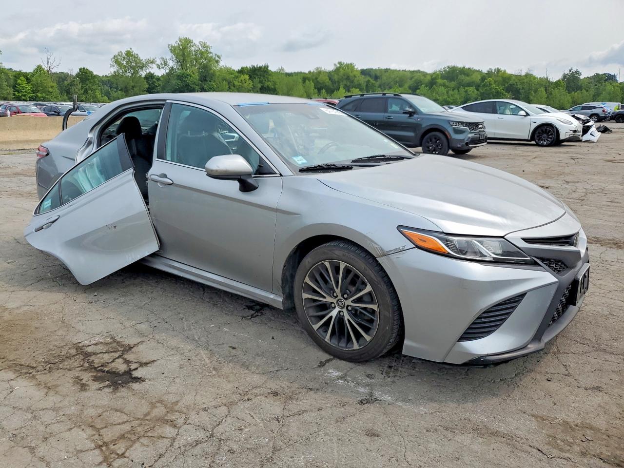 2020 TOYOTA CAMRY SE — снимка 4