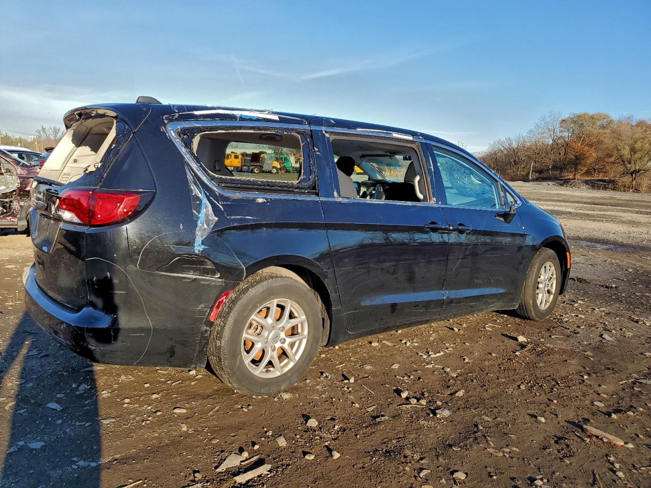 2024 CHRYSLER VOYAGER LX — снимка 3