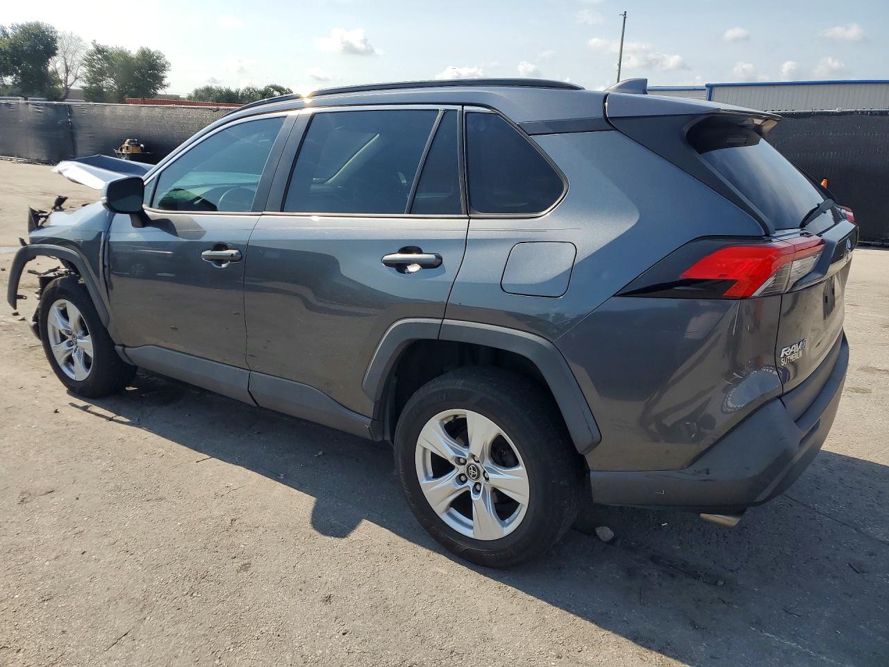 2020 TOYOTA RAV4 XLE — снимка 2