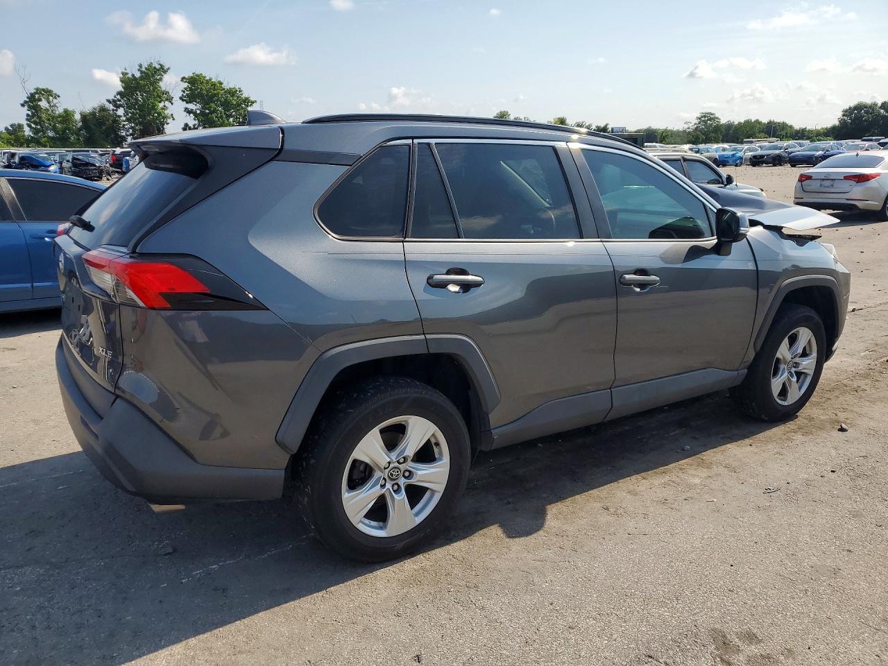 2020 TOYOTA RAV4 XLE — снимка 3