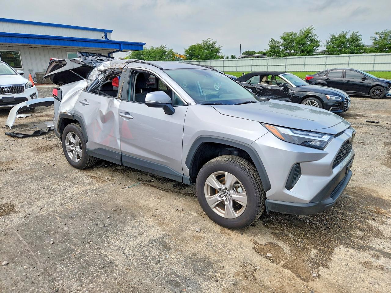 2025 TOYOTA RAV4 XLE — снимка 4
