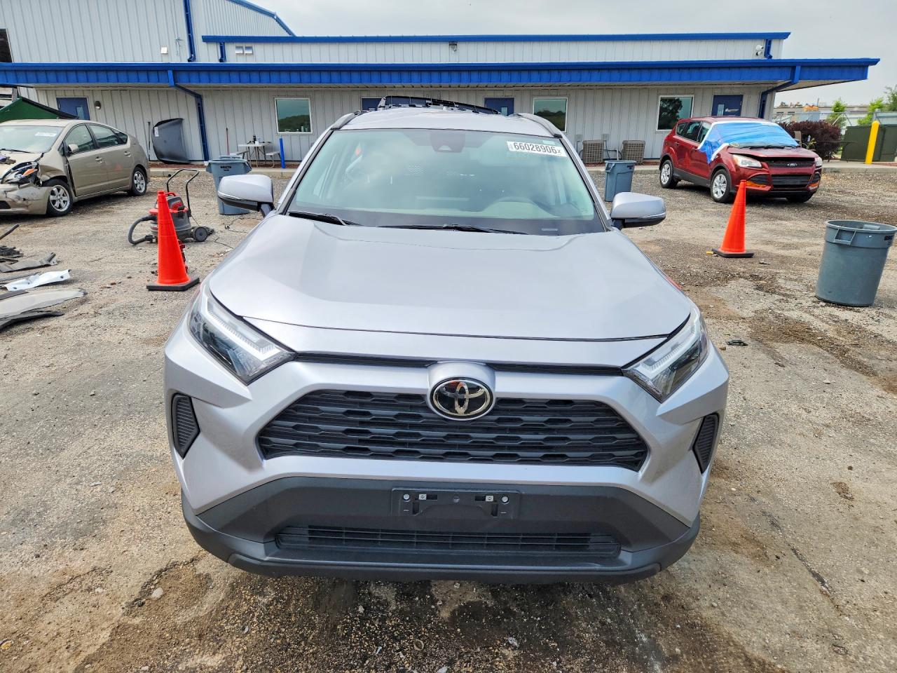 2025 TOYOTA RAV4 XLE — снимка 5