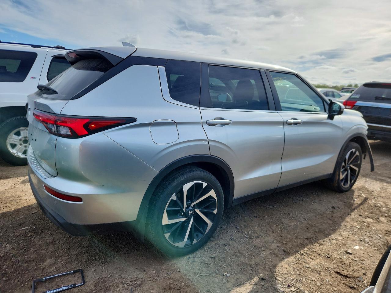 2022 MITSUBISHI OUTLANDER ES — снимка 3