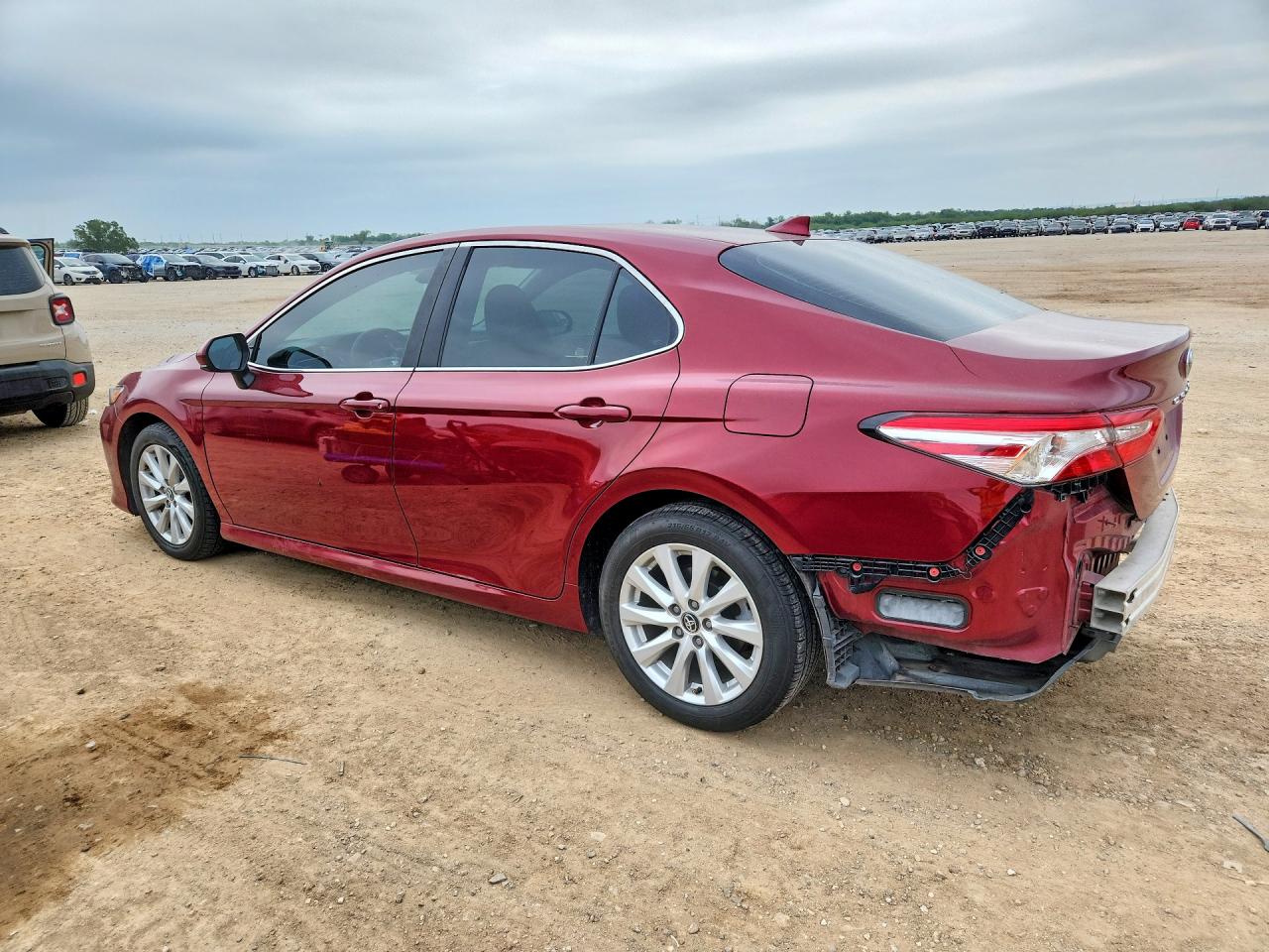 2020 TOYOTA CAMRY LE — снимка 2