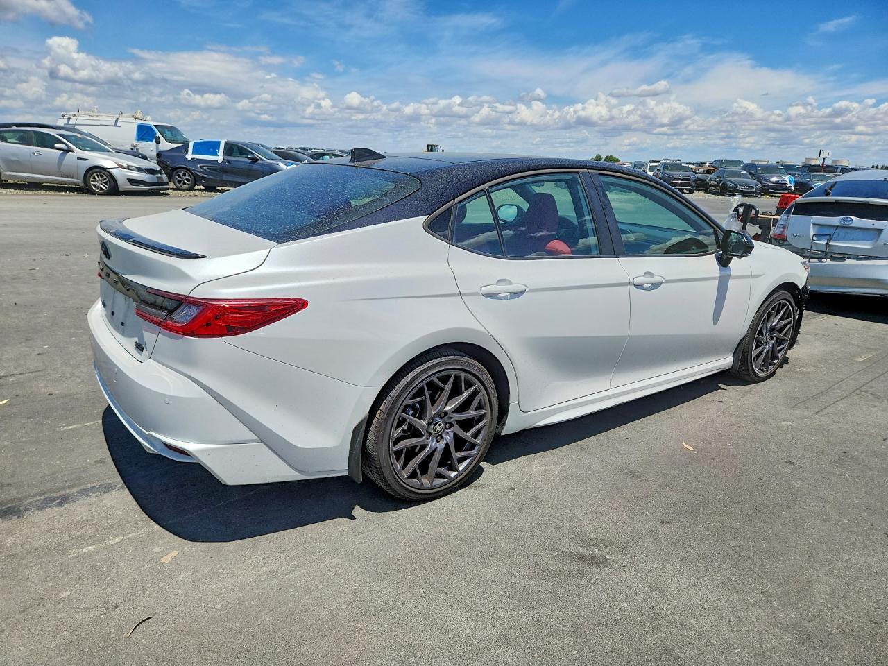 2025 TOYOTA CAMRY XSE — снимка 3