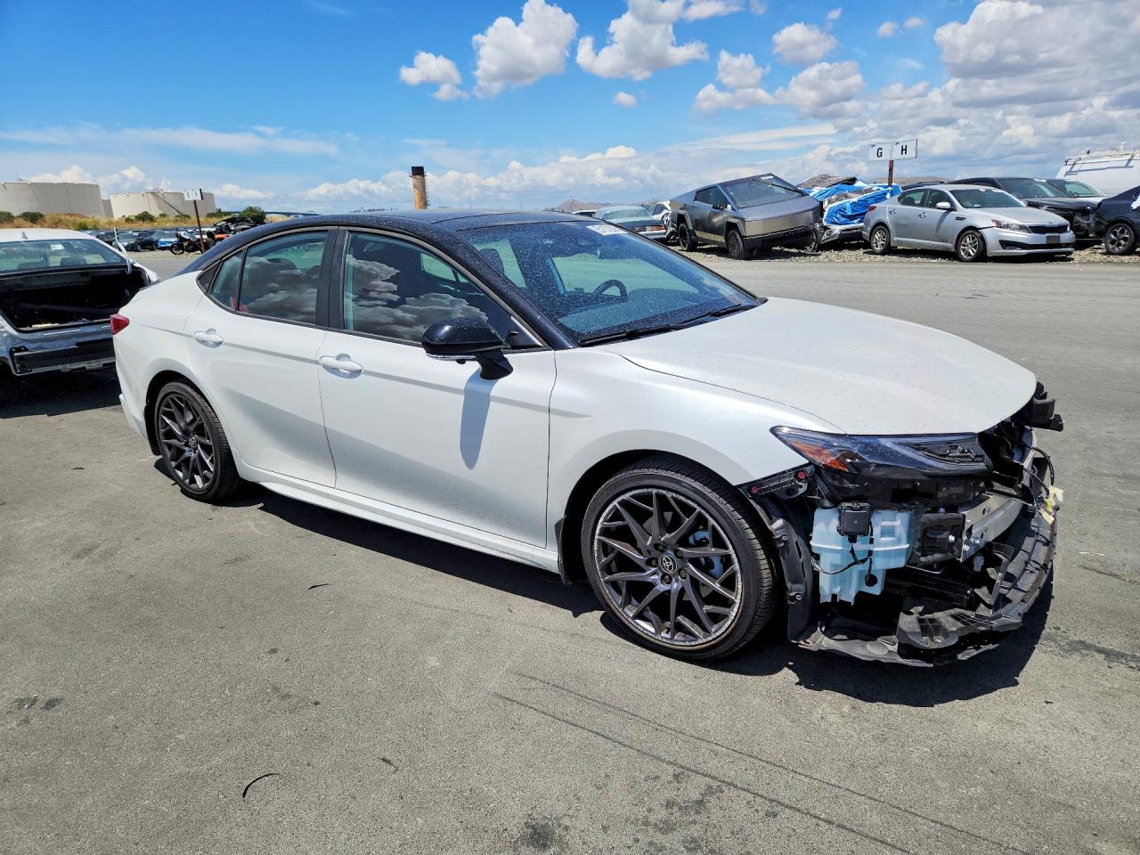 2025 TOYOTA CAMRY XSE — снимка 4