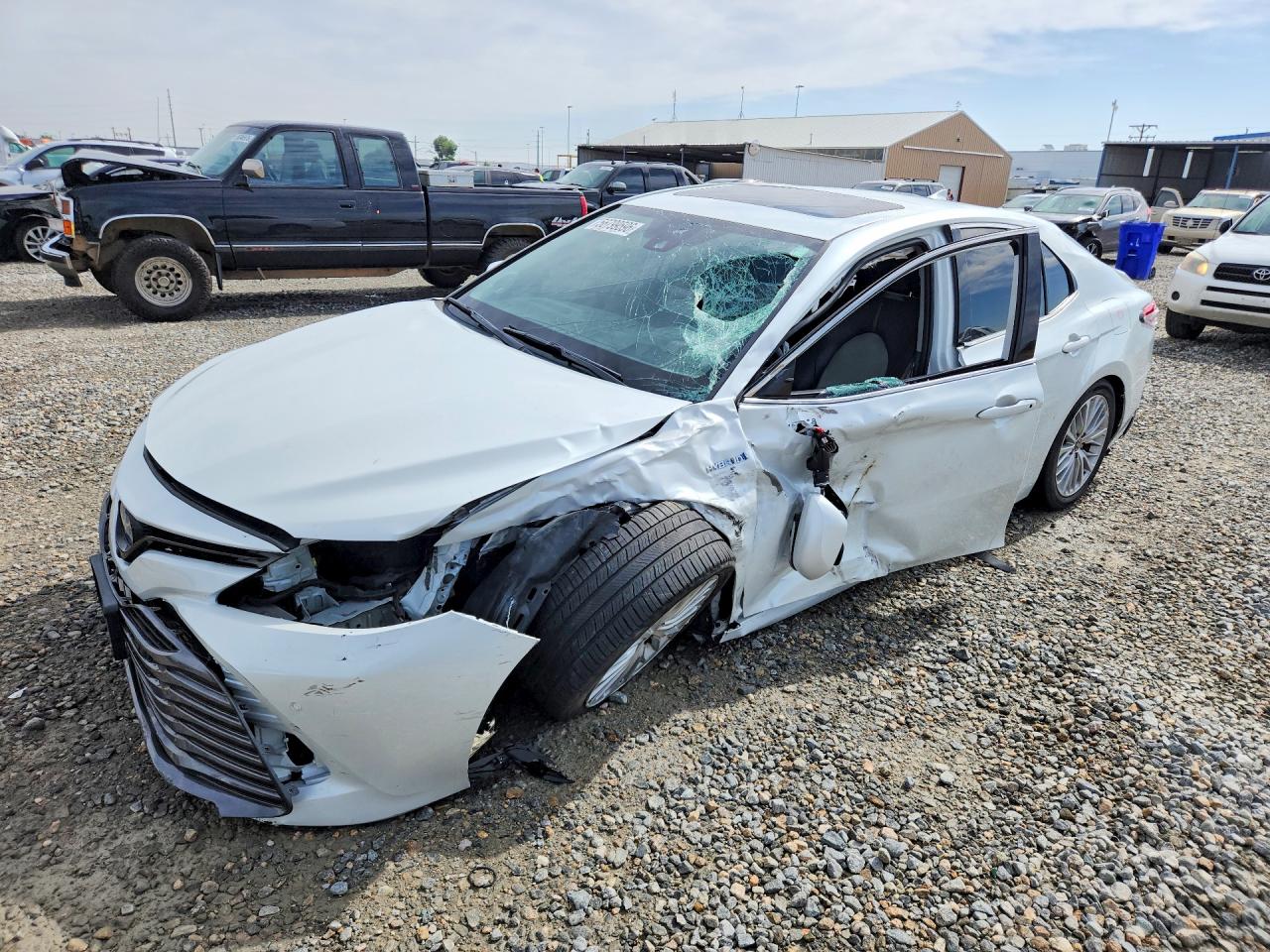 2020 TOYOTA CAMRY XLE