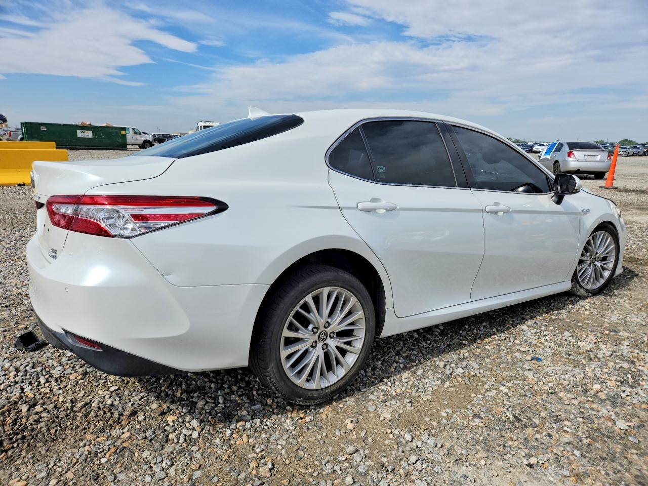 2020 TOYOTA CAMRY XLE — снимка 3