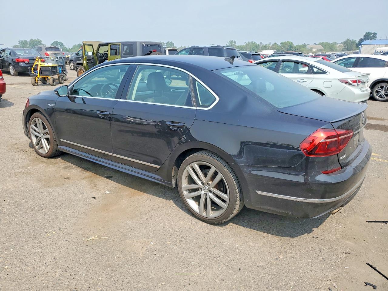 2017 VOLKSWAGEN PASSAT R-LINE — снимка 2