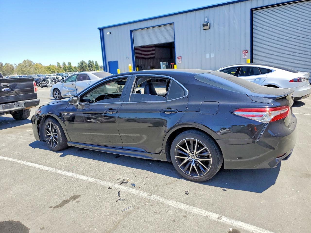 2018 TOYOTA CAMRY SE — снимка 2