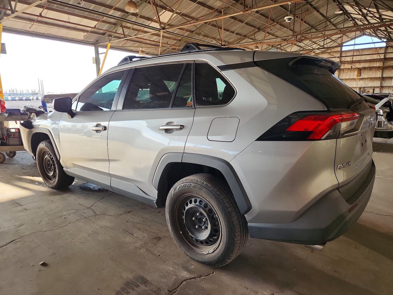 2020 TOYOTA RAV4 LE — снимка 2